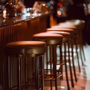 scaune de bar in utilizari neconventionale